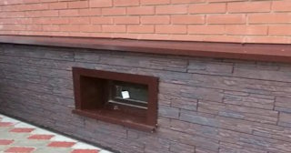 Облицовка цоколя панелями под камень в Городце в октябре